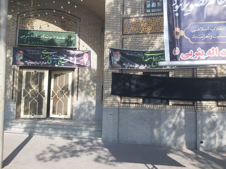 تصاویر/ مدارس علمیه کاشان در سوگ رهبر شهید