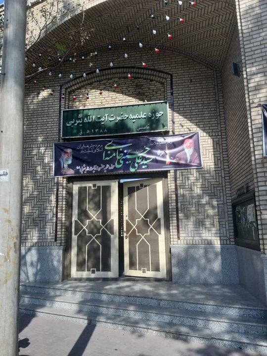 تصاویر/ مدارس علمیه کاشان در سوگ رهبر شهید