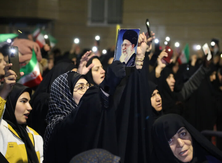 تصاویر  / تجمع بزرگ عزاداری مردم انقلابی و ولایتمدار شهر شریفیه قزوین در حمایت از نیروهای مسلح