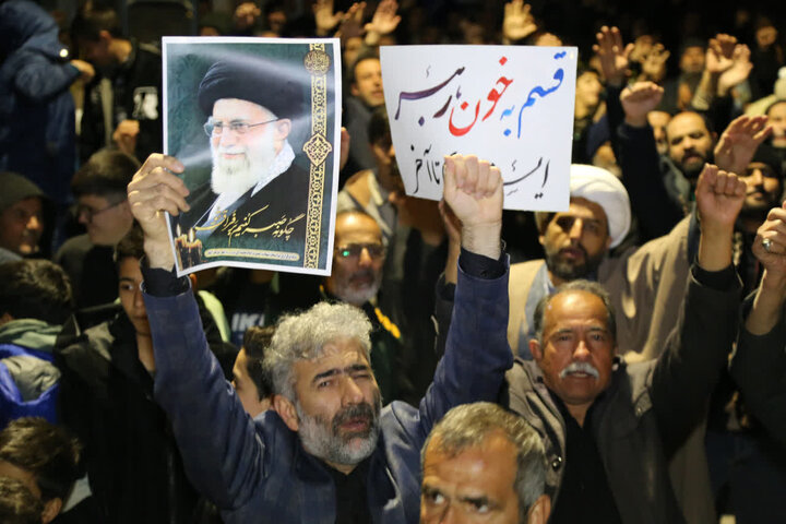 تصاویر  / تجمع بزرگ عزاداری مردم انقلابی و ولایتمدار شهر شریفیه قزوین در حمایت از نیروهای مسلح