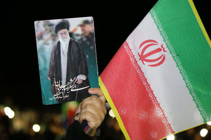 تصاویر  / تجمع بزرگ عزاداری مردم انقلابی و ولایتمدار شهر شریفیه قزوین در حمایت از نیروهای مسلح