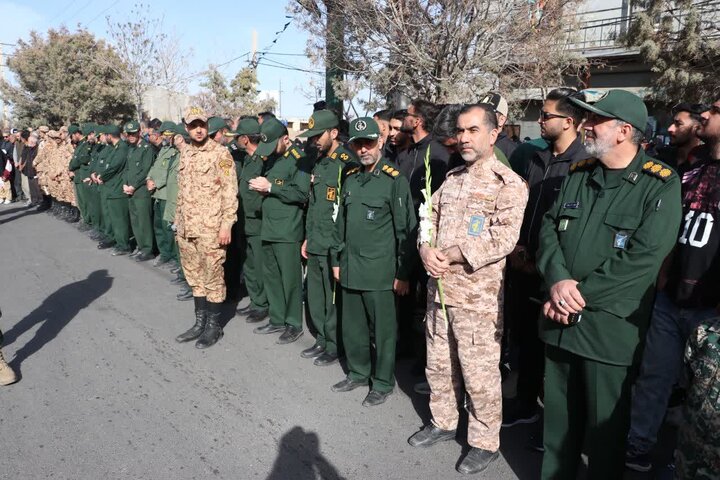 تصاویر / تشییع پیکر شهید والامقام امیر زمانی رحیمی در سگزآباد شهرستان بویین زهرا