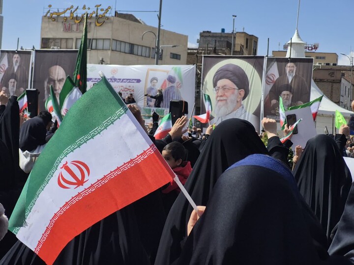 تصاویر/ بیعت با رهبر جدید انقلاب و آیین تشییع شهدای جنگ رمضان