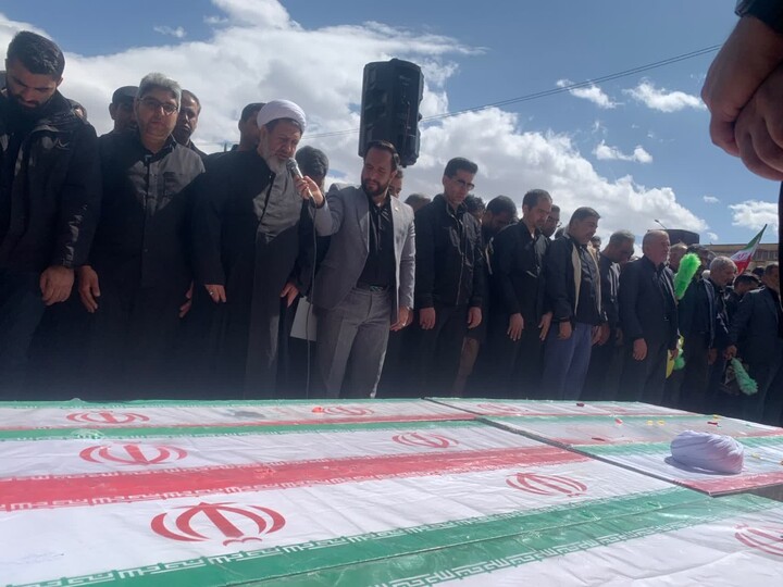 تصاویر/ بیعت با رهبر جدید انقلاب و آیین تشییع شهدای جنگ رمضان