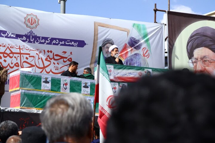 تصاویر/ بیعت با رهبر جدید انقلاب و آیین تشییع شهدای جنگ رمضان