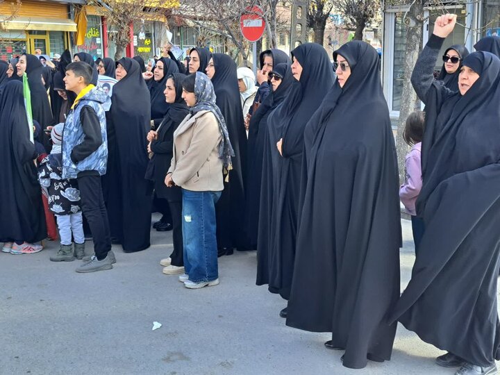 تصاویر/ اجتماع مردم پلدشت در بیعت با رهبر معظم انقلاب
