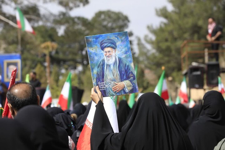 تصاویر| بیعت تمام‌ قدِ مردم بیرجند با علمدارِ جدیدِ انقلاب