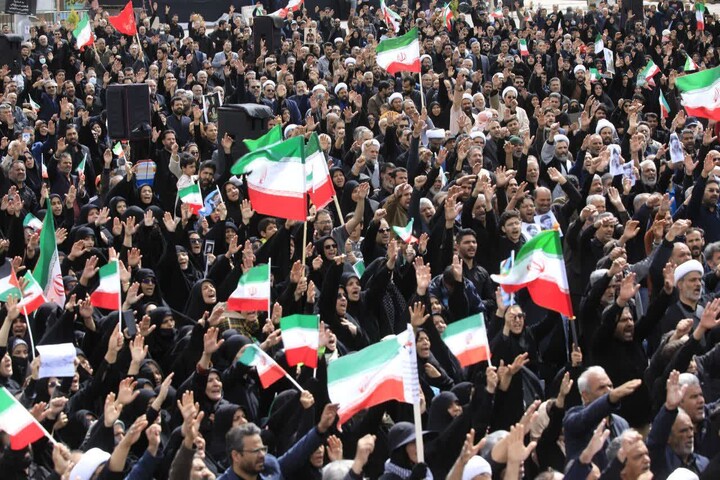 تصاویر| بیعت تمام‌ قدِ مردم بیرجند با علمدارِ جدیدِ انقلاب