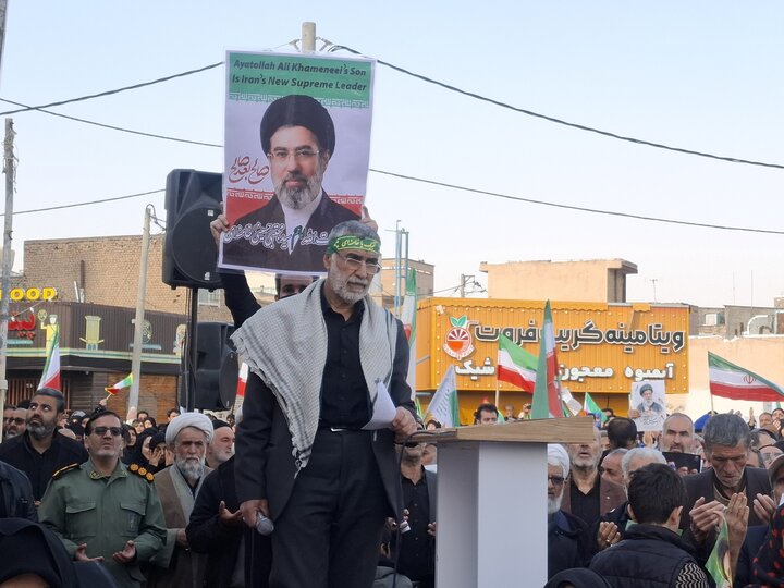 تصاویر:بیعت کاشانی ها با رهبر سوم انقلاب اسلامی
