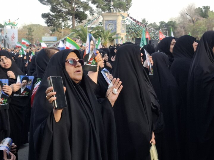 تصاویر:بیعت کاشانی ها با رهبر سوم انقلاب اسلامی
