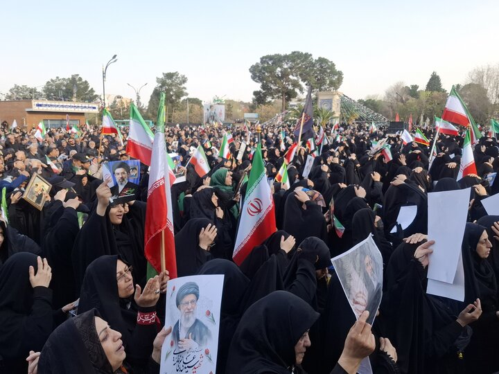تصاویر:بیعت کاشانی ها با رهبر سوم انقلاب اسلامی