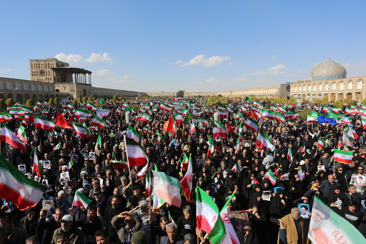 تصاویر / بیعت اصفهانی ها با سومین رهبر انقلاب اسلامی