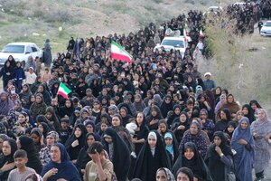 تصاویر/ تشییع پیکر مطهر شهید آرش دهقانی در بخش احمدی