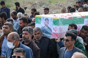 تصاویر/ تشییع پیکر مطهر شهید آرش دهقانی در بخش احمدی