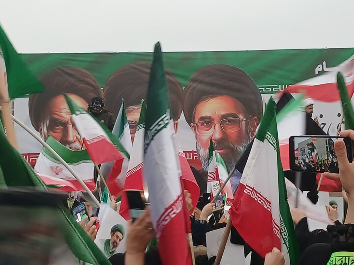 تصاویر/ بیعت با رهبر معظم انقلاب اسلامی درمشهد مقدس