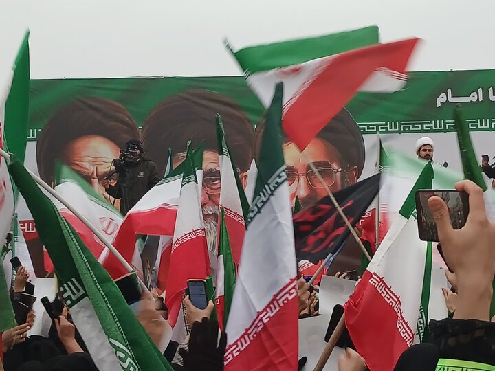 تصاویر/ بیعت با رهبر معظم انقلاب اسلامی درمشهد مقدس