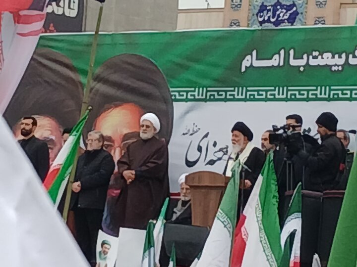 تصاویر/ بیعت با رهبر معظم انقلاب اسلامی درمشهد مقدس