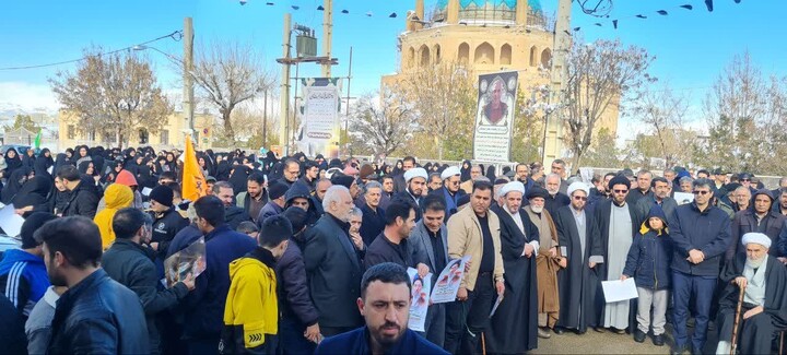 تصاویر/ بیعت مردم سلطانیه با سومین رهبر انقلاب اسلامی