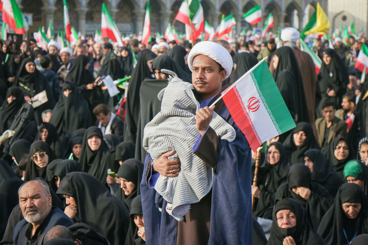 تصاویر/ اجتماع عظیم مردم‌ انقلابی قم در بیعت با سومین رهبر انقلاب در مسجد مقدس جمکران