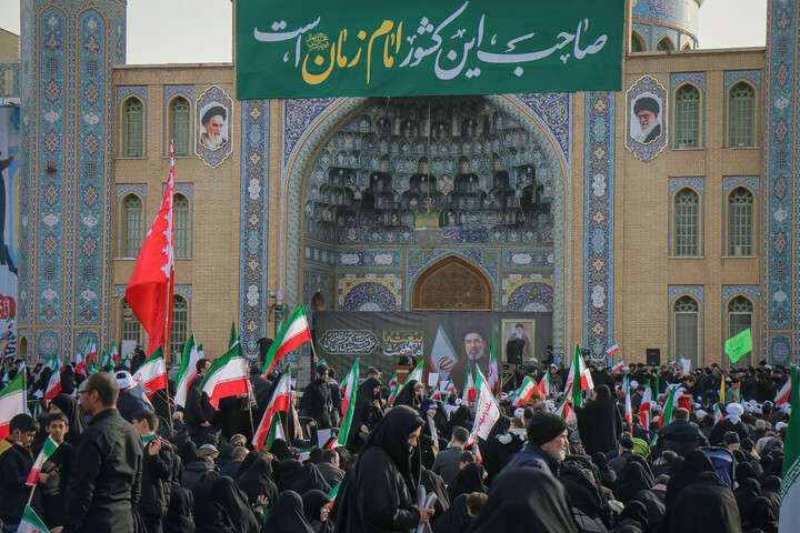 تصاویر/ اجتماع عظیم مردم‌ انقلابی قم در بیعت با سومین رهبر انقلاب در مسجد مقدس جمکران