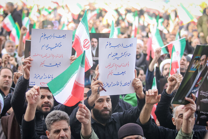 تصاویر/ اجتماع عظیم مردم‌ انقلابی قم در بیعت با سومین رهبر انقلاب در مسجد مقدس جمکران
