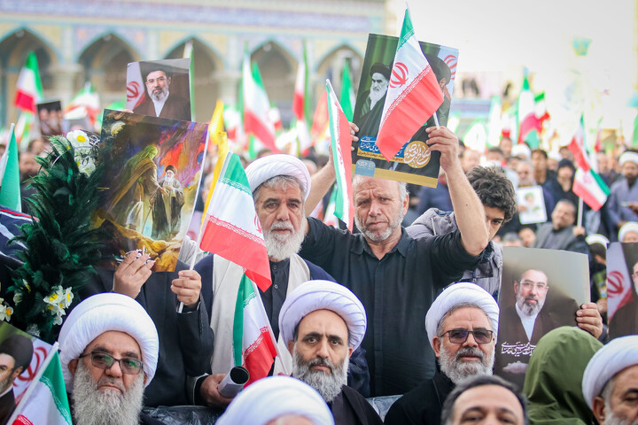 تصاویر/ اجتماع عظیم مردم‌ انقلابی قم در بیعت با سومین رهبر انقلاب در مسجد مقدس جمکران