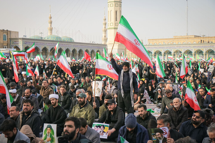 تصاویر/ اجتماع عظیم مردم‌ انقلابی قم در بیعت با سومین رهبر انقلاب در مسجد مقدس جمکران