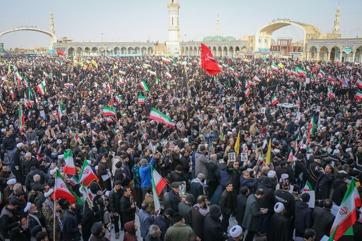 تصاویر/ اجتماع عظیم مردم‌ انقلابی قم در بیعت با سومین رهبر انقلاب در مسجد مقدس جمکران