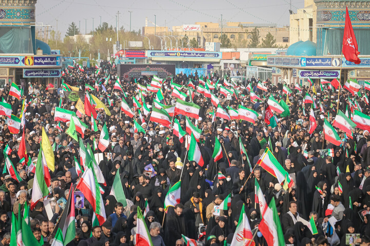 تصاویر/ اجتماع عظیم مردم‌ انقلابی قم در بیعت با سومین رهبر انقلاب در مسجد مقدس جمکران
