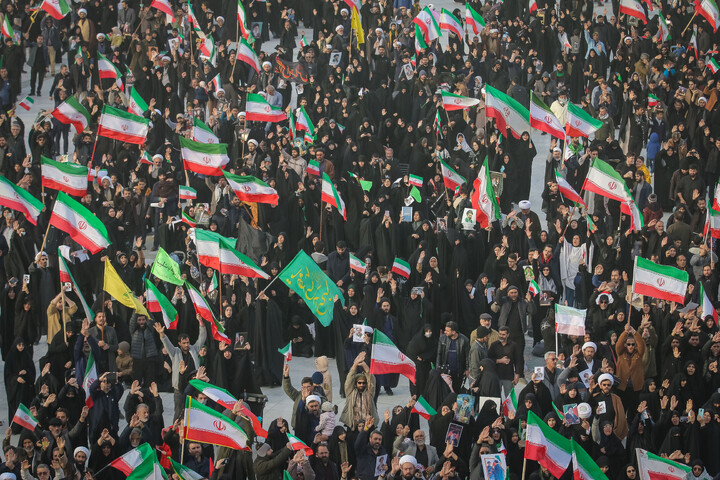 تصاویر/ اجتماع عظیم مردم‌ انقلابی قم در بیعت با سومین رهبر انقلاب در مسجد مقدس جمکران