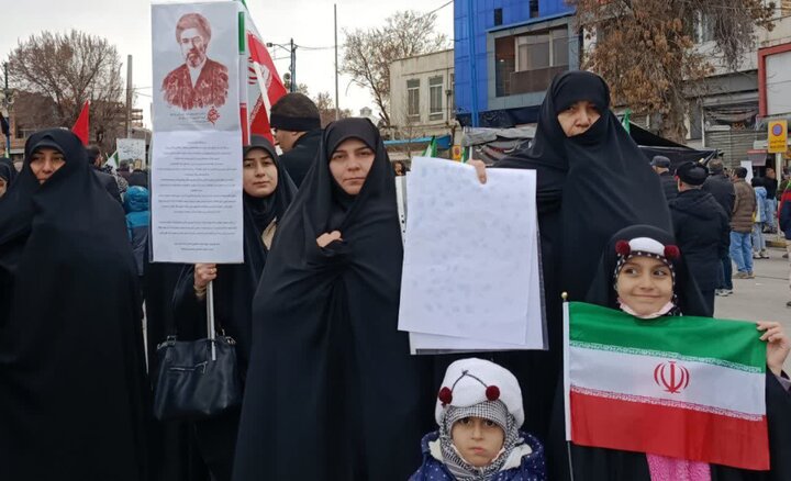 تصاویر/ حضور طلاب مدارس علمیه خواهران ارومیه در اجتماع بیعت مردم ارومیه با منتخب خبرگان رهبری