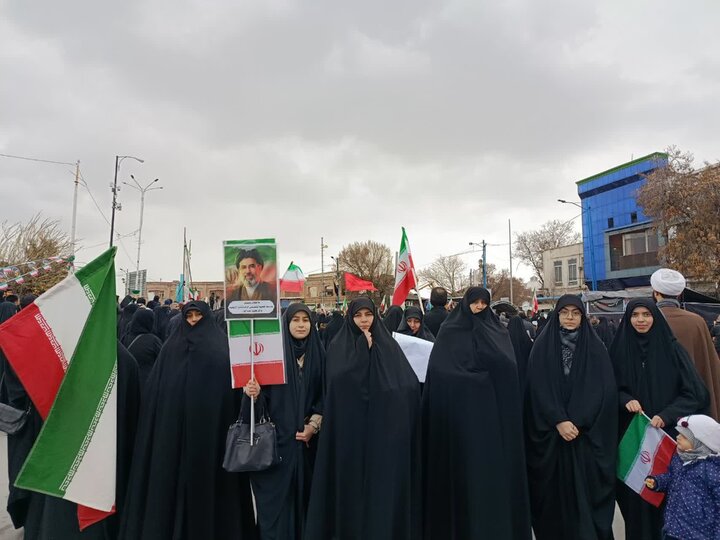تصاویر/ حضور طلاب مدارس علمیه خواهران ارومیه در اجتماع بیعت مردم ارومیه با منتخب خبرگان رهبری