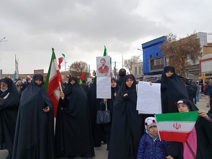 تصاویر/ حضور طلاب مدارس علمیه خواهران ارومیه در اجتماع بیعت مردم ارومیه با منتخب خبرگان رهبری