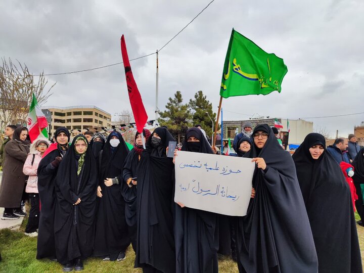 تصاویر/ حضور طلاب مدارس علمیه خواهران ارومیه در اجتماع بیعت مردم ارومیه با منتخب خبرگان رهبری