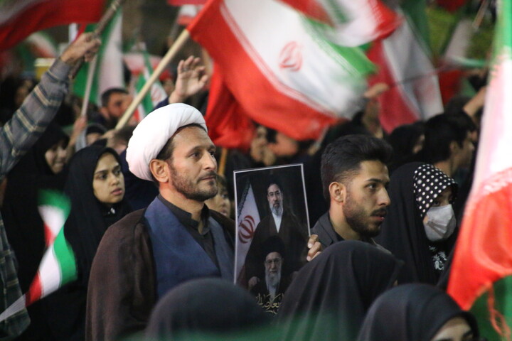 تصاویر/ اجتماع مردم کرمان و بیعت با آیت الله سید مجتبی خامنه‌ای