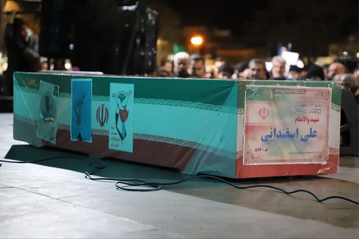 تصاویر/مراسم شبی با شهید والامقام علی اسفندانی در میدان و حسینیه شهدای اراک