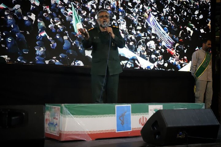 تصاویر/مراسم شبی با شهید والامقام علی اسفندانی در میدان و حسینیه شهدای اراک