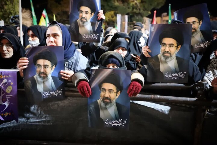 تصاویر/مراسم شبی با شهید والامقام علی اسفندانی در میدان و حسینیه شهدای اراک