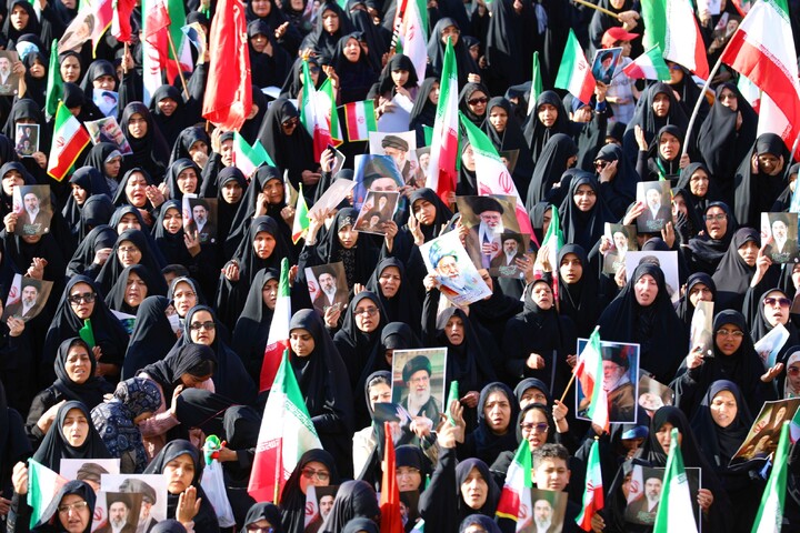 تصاویر / بیعت یزدی ها با سومین رهبر انقلاب اسلامی
