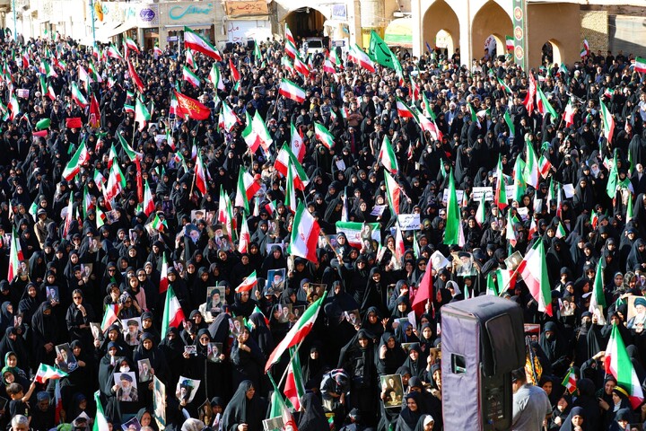 تصاویر / بیعت یزدی ها با سومین رهبر انقلاب اسلامی