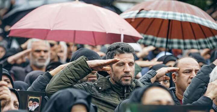 بیعت ساروی ها زیر باران با رهبر سوم انقلاب اسلامی ایران