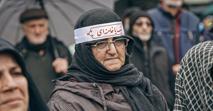 بیعت ساروی ها زیر باران با رهبر سوم انقلاب اسلامی ایران