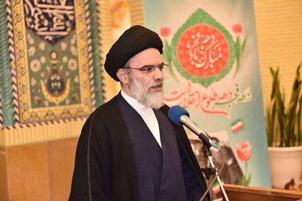 هنر باید روایتگر عشق خدا به بندگان باشد