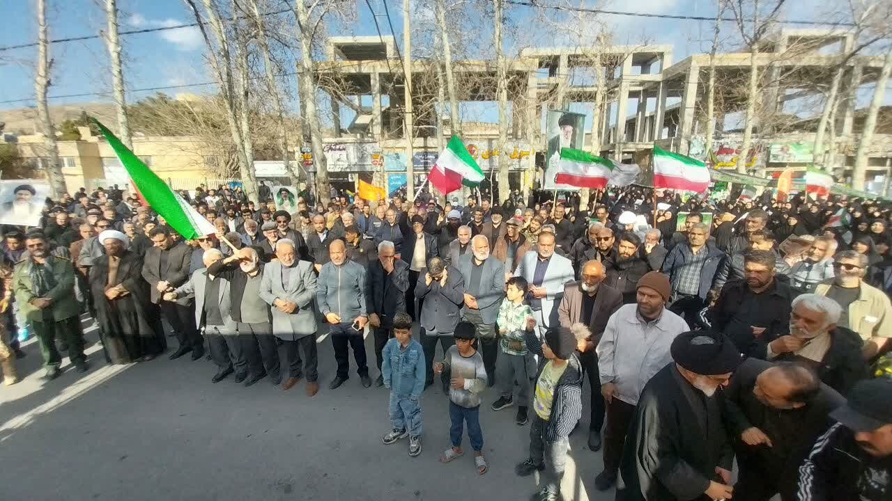 تصاویر/ بیعت نطنزی ها با سومین رهبر انقلاب اسلامی