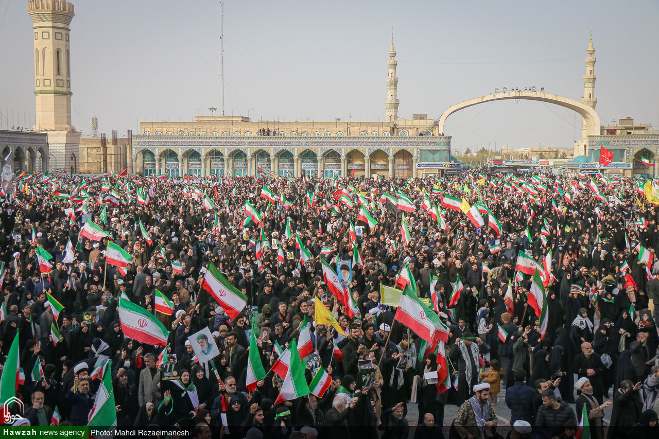 بیعت مقدس قمی‌ها با سومین رهبر در خانه صاحب‌الزمان(عج)