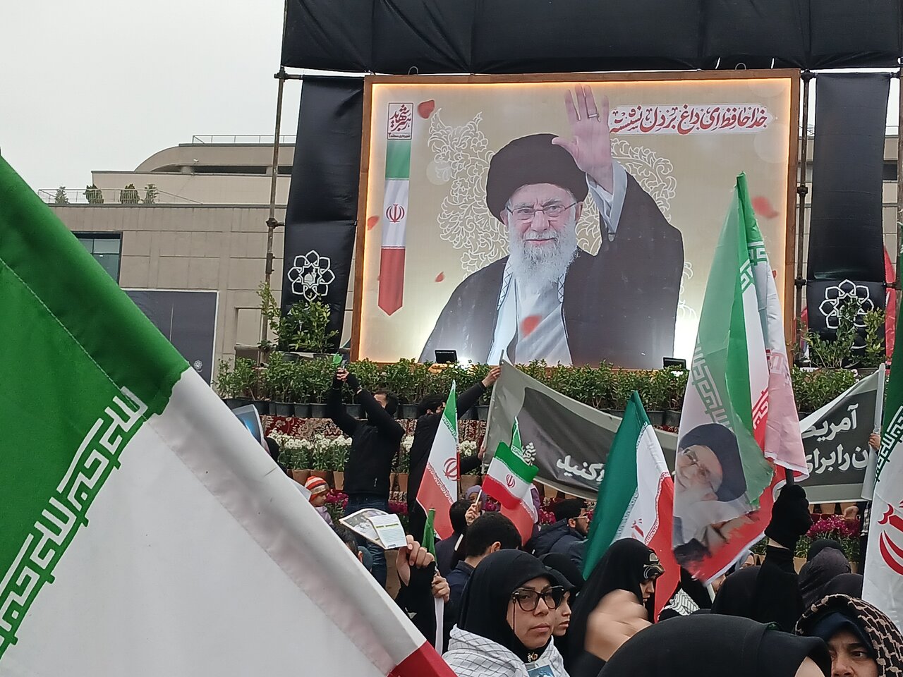 بیعت مردم مشهد با رهبرمعظم انقلاب اسلامی