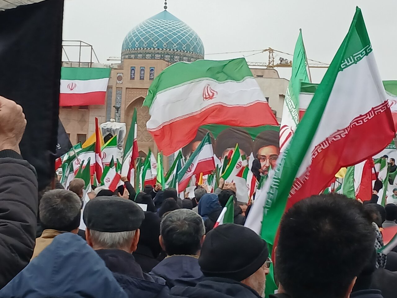 بیعت مردم مشهد با رهبرمعظم انقلاب اسلامی