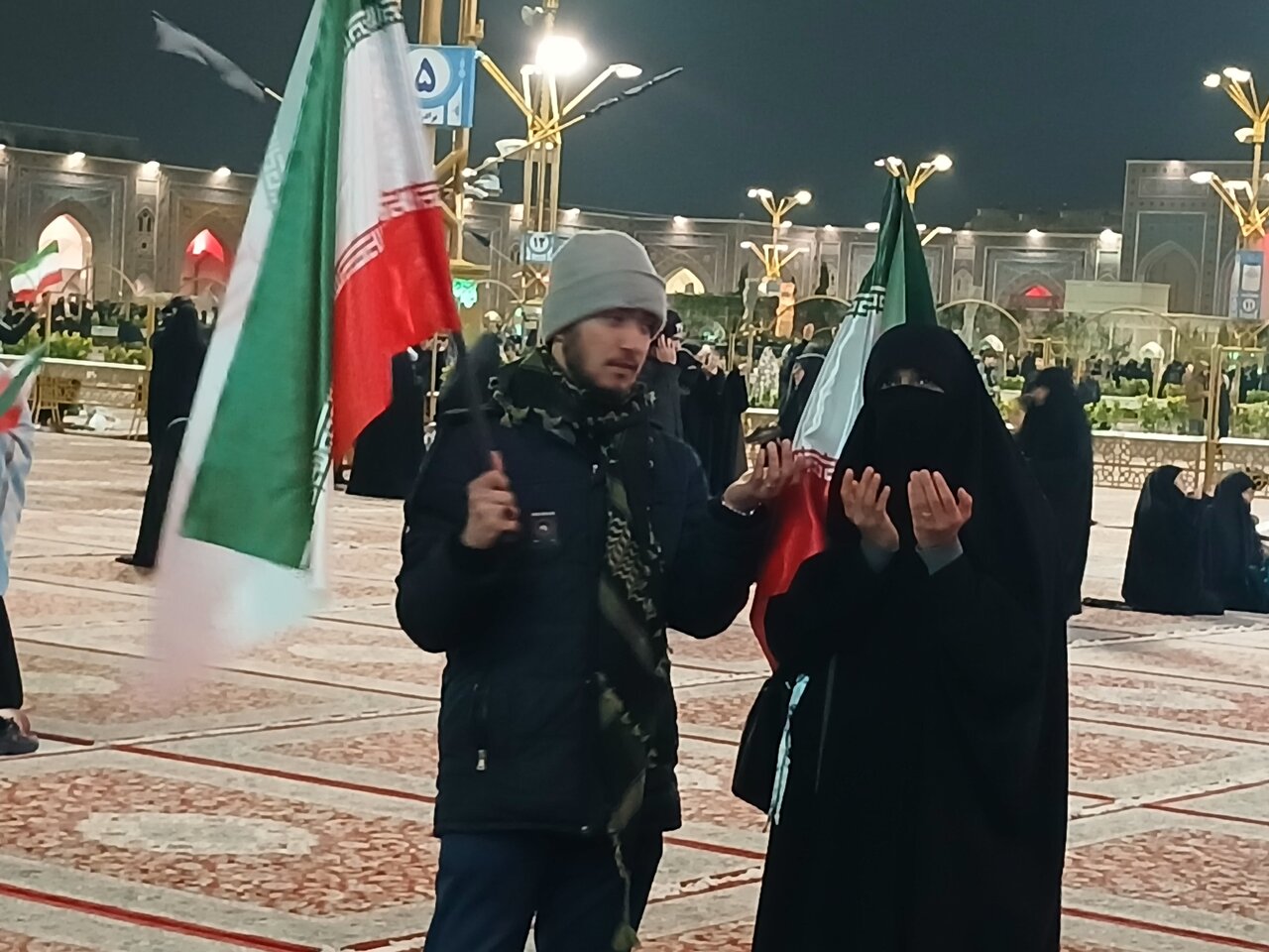 بیعت مردم مشهد با رهبرمعظم انقلاب اسلامی