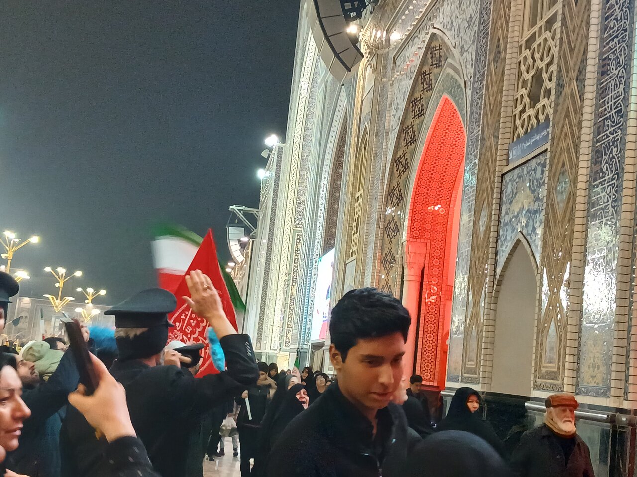 بیعت مردم مشهد با رهبرمعظم انقلاب اسلامی