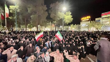 تصاویر/ بیعت مردم ابرکوه با نائب امام زمان(عج)